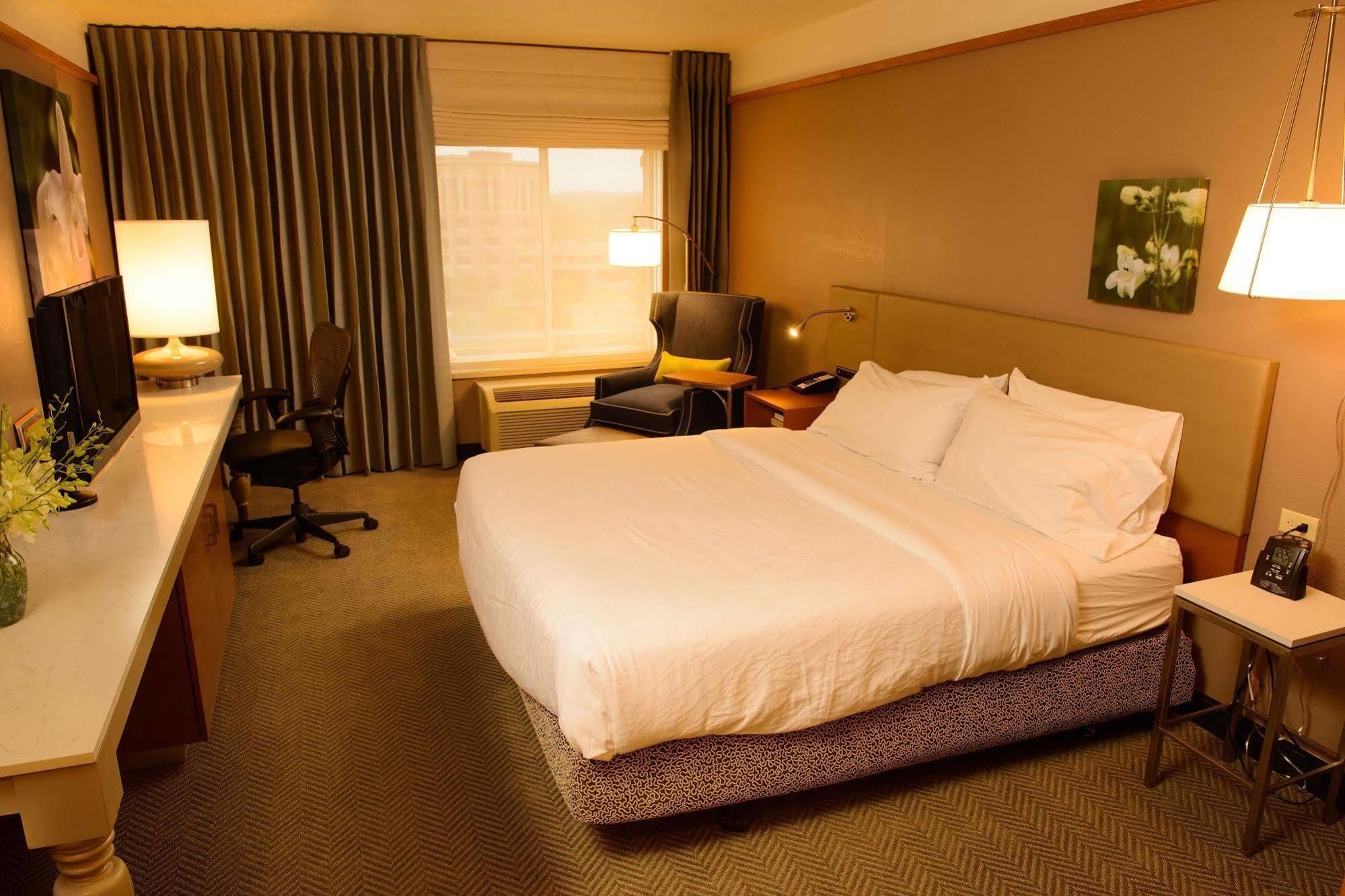 Hilton Garden Inn Rochester Downtown Екстериор снимка